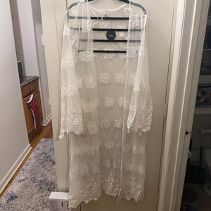 Lulu's Ivory Floral Lace Robe